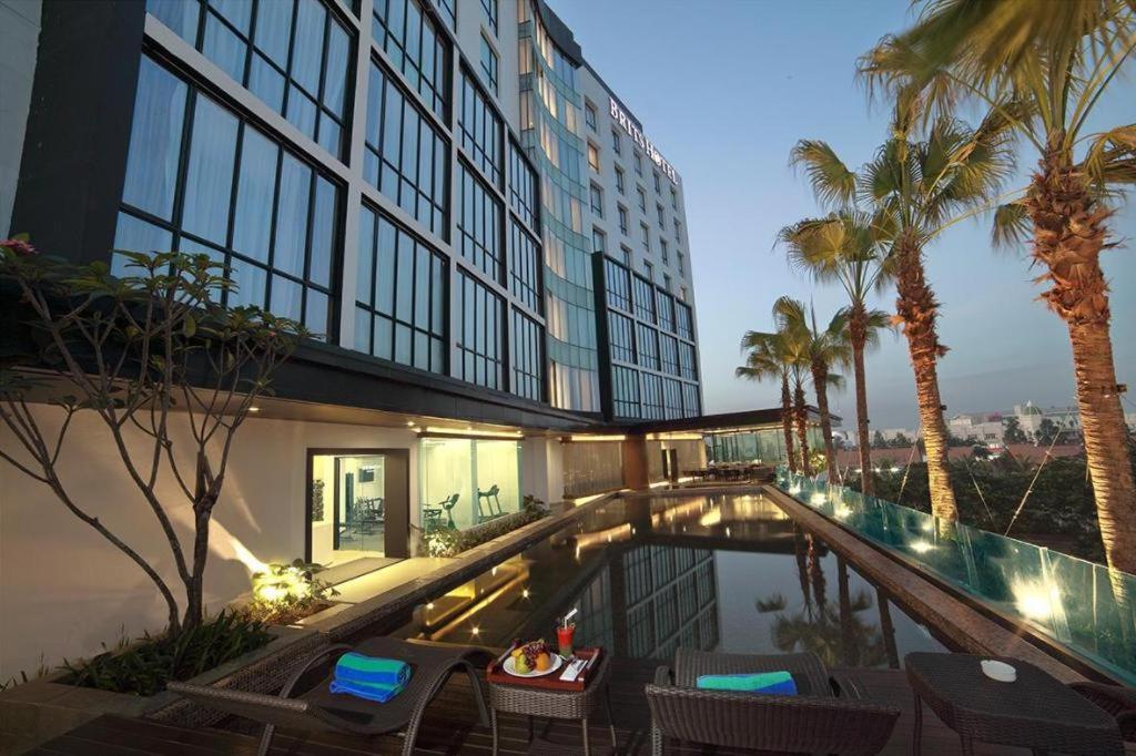 Brits Hotel Karawang Exterior photo